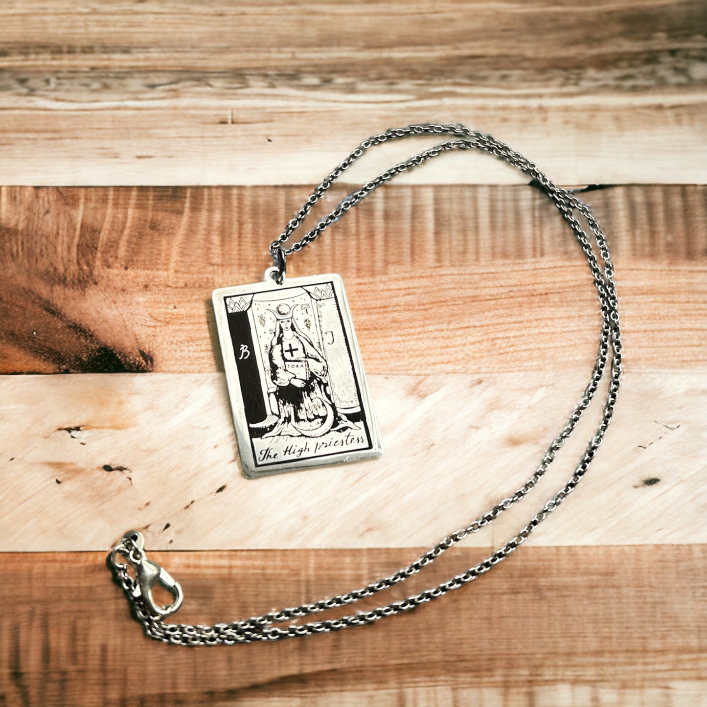 La carta del tarot de la suma sacerdotisa